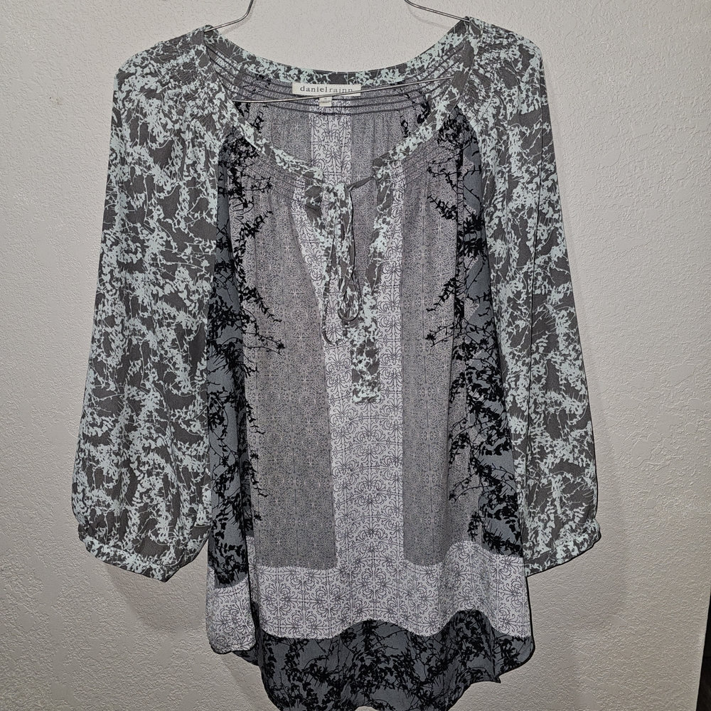 Daniel Rainn Black and Gray Patterned Blouse